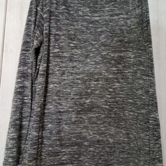 AB Studio Womens XL Gray Black Long Sleeve Asymmetrical‎ Hem Knit Top - Picture 2 of 6